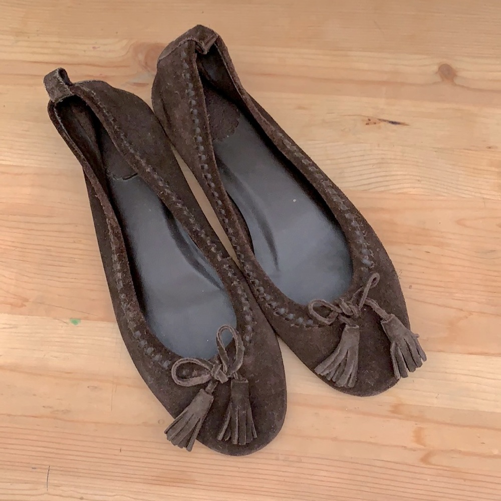 Brown gap ballet flat